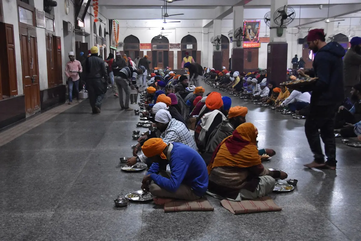 Pilgrims sitting in rows for the free langar meal